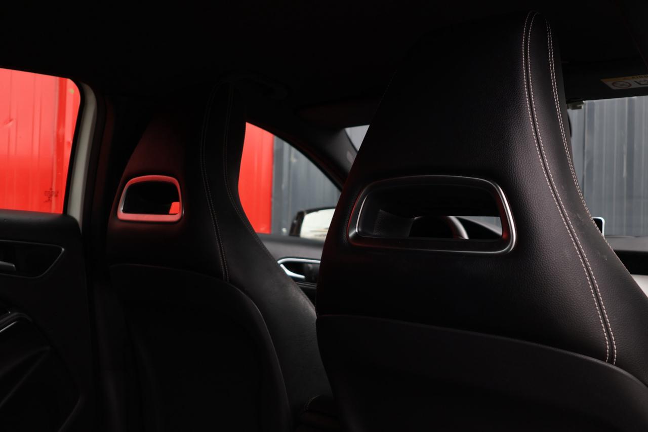 Mercedes-Benz GLA 200 AUT 2016