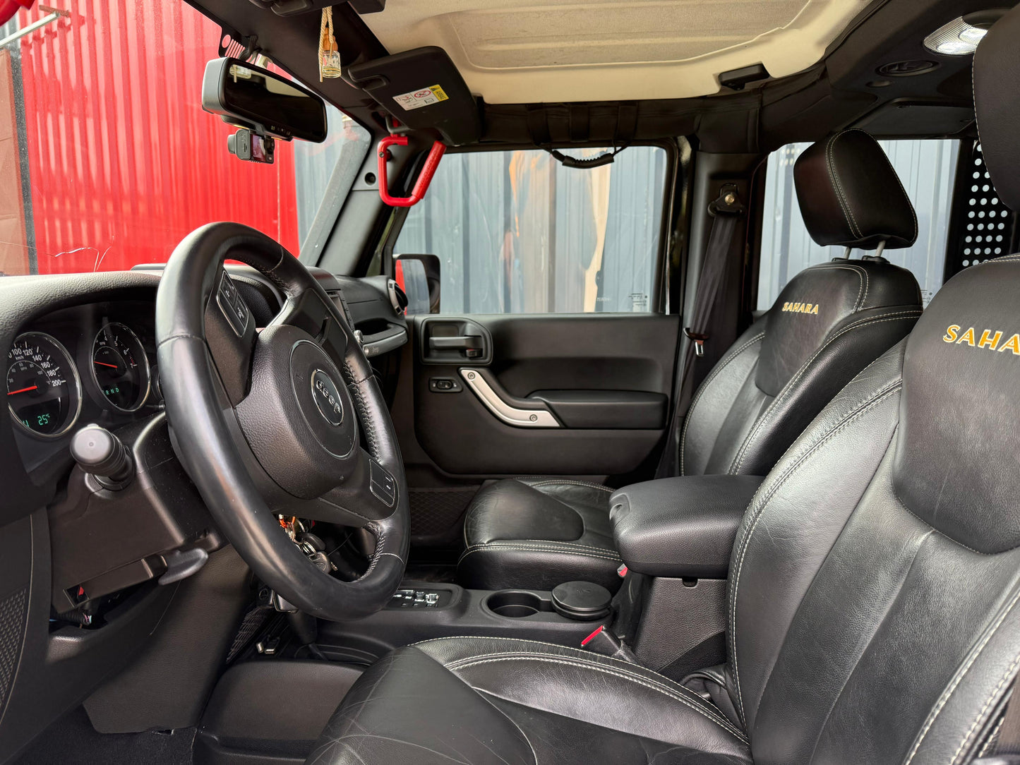 Jeep Wrangler Unlimited Sahara 3.6 AT – 2015