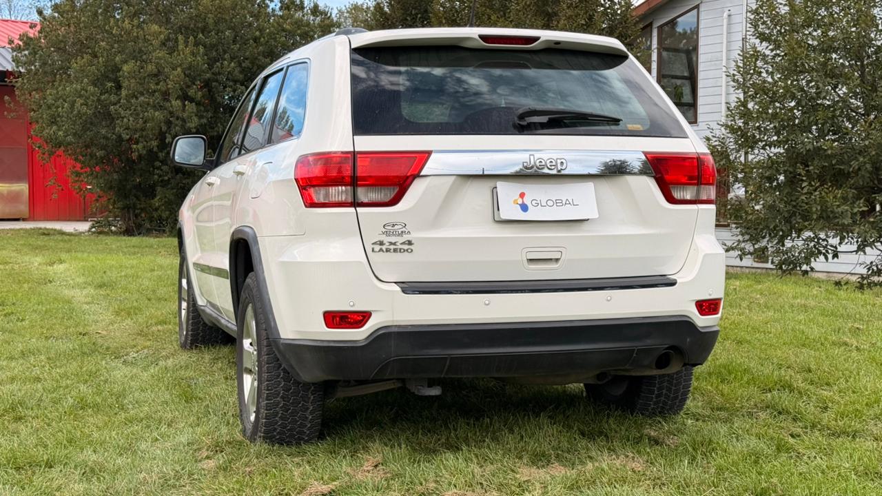 JEEP GRAND CHEROKEE LAREDO 2013