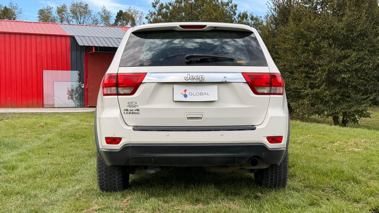 JEEP GRAND CHEROKEE LAREDO 2013