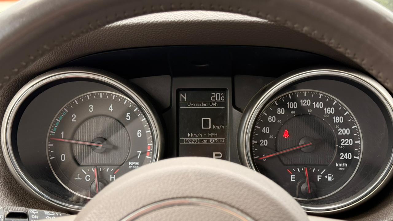 JEEP GRAND CHEROKEE LAREDO 2013