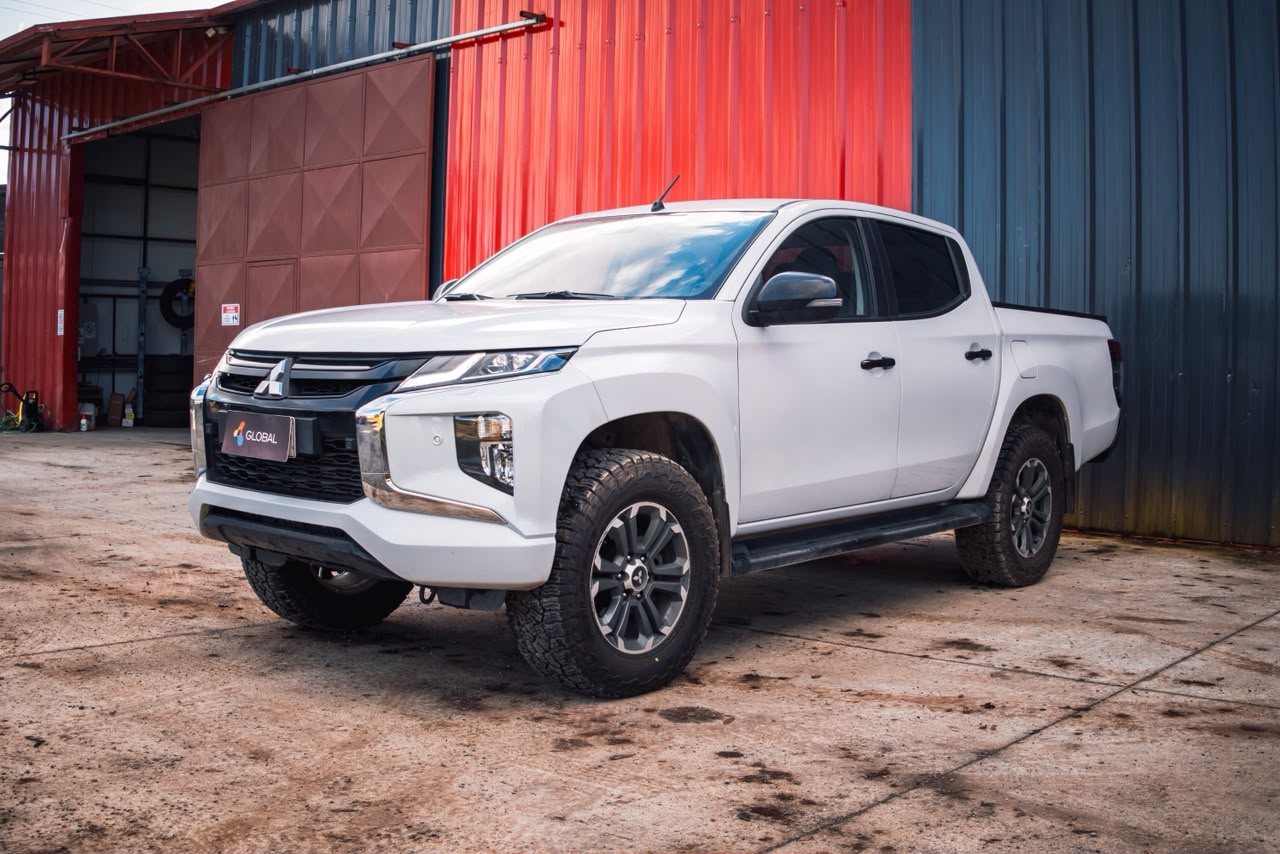 Mitsubishi L200 Dakar 2023